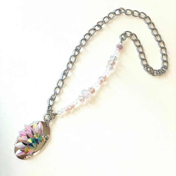 Lilac - Necklace with Swarovski crystals and rhinestones by Patricia Adelson - Picture 1 of 4